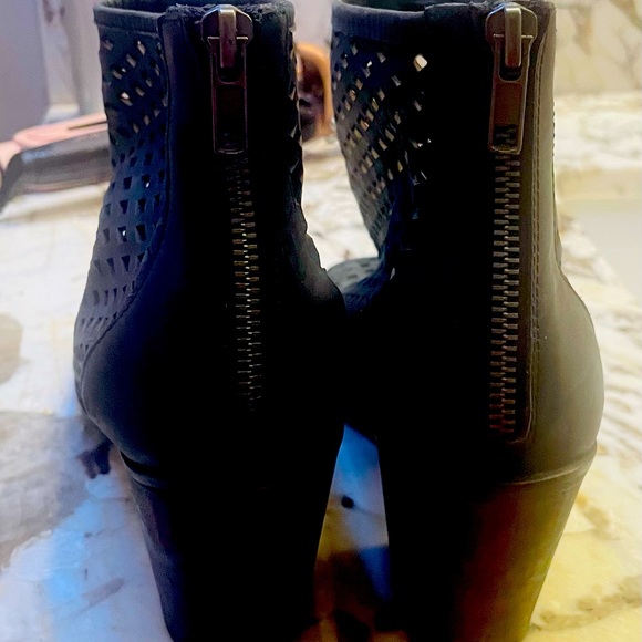 Kelsi Dagger Brooklyn open toed, heeled bootie.  Size 8.5 worn once. - Picture 2 of 4